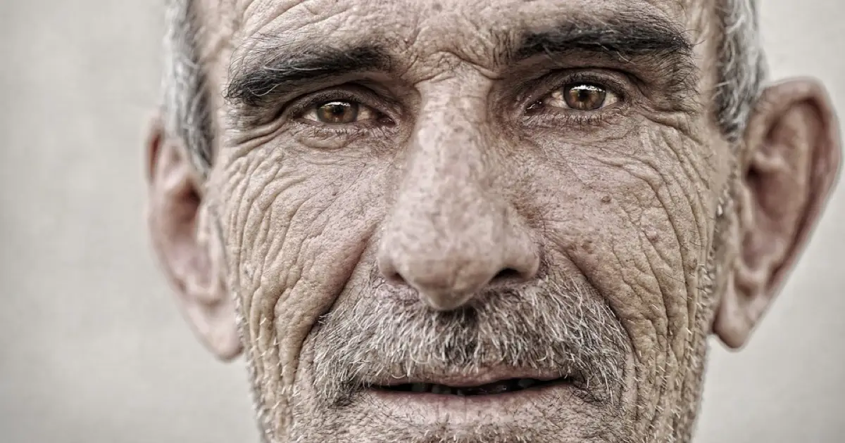 elderly-old-mature-man-close-up-portrait-(1)