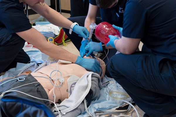 Paramedic_shutterstock_1367376608 Paramedic_shutterstock_1367376608